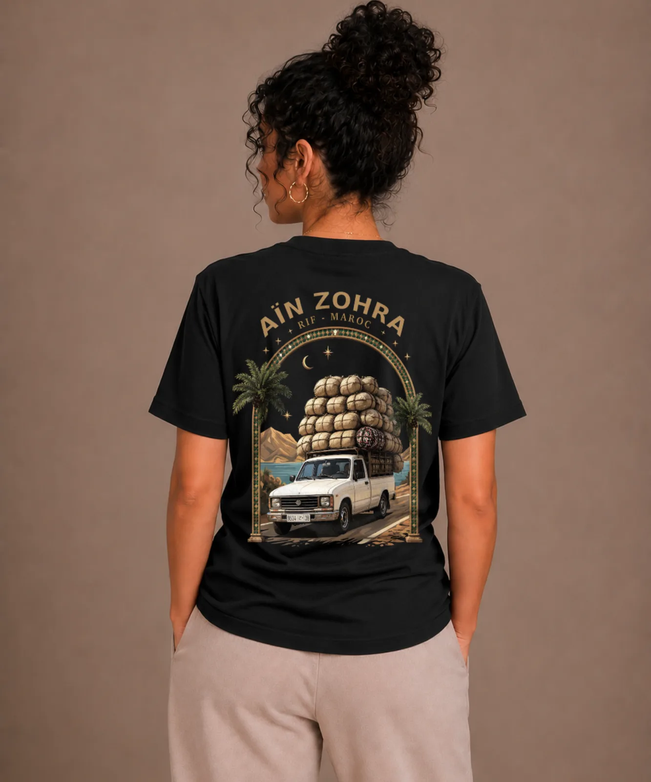 Her Overload Tee · Zwart · achterkant