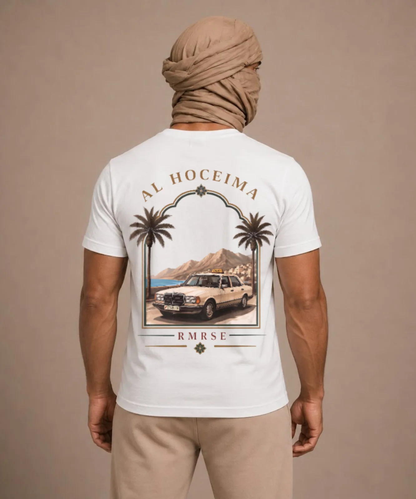 Moroccan Taxi Tee met minimalistische graphic van een klassieke Marokkaanse taxi