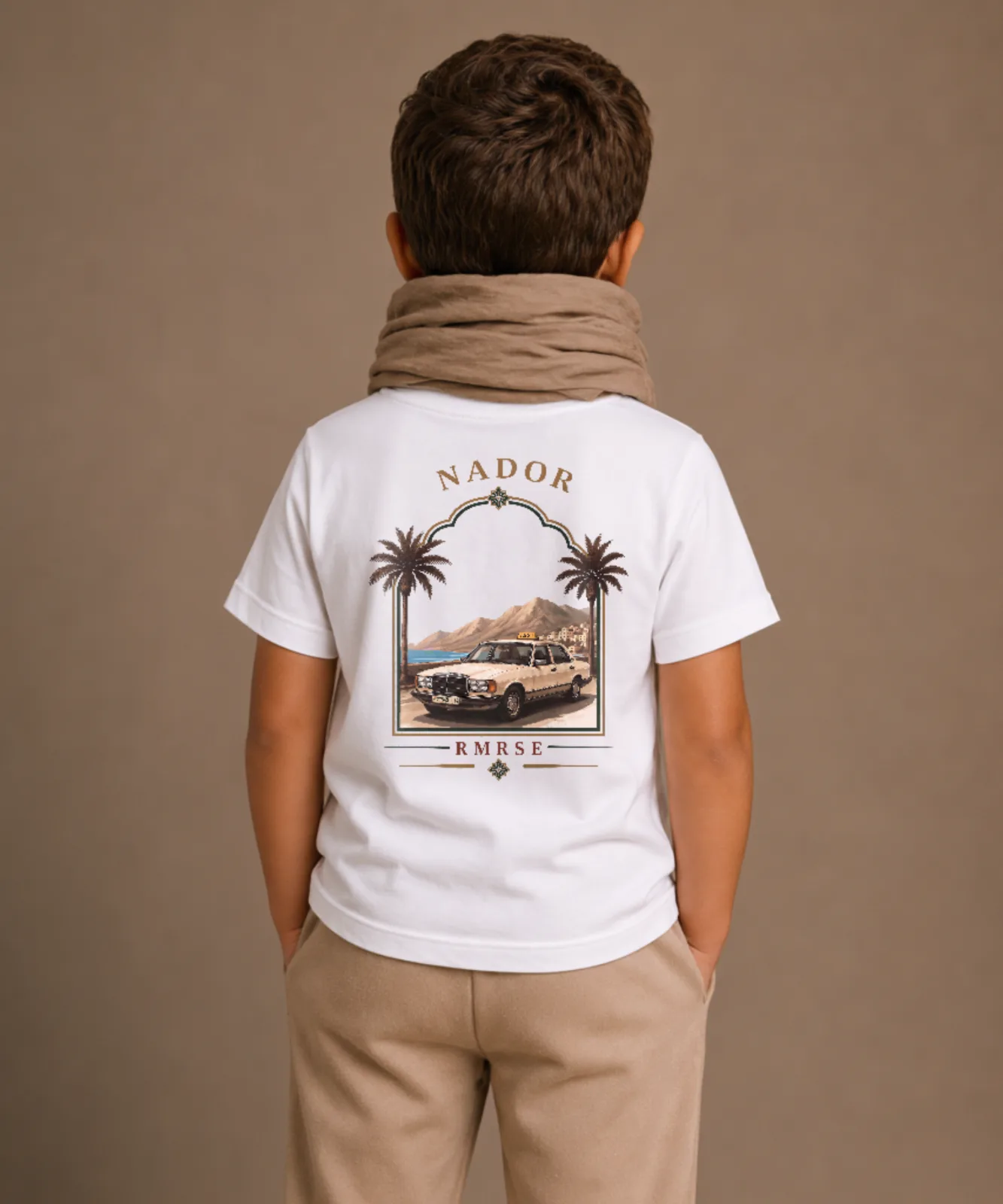 Mini Moroccan Taxi Tee met Marokkaanse taxi graphic en gepersonaliseerde plaatsnaam